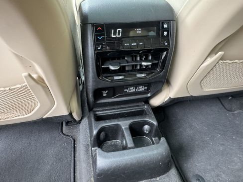 Used 2021 Jeep Grand Cherokee L Limited AWD/4WD image 27