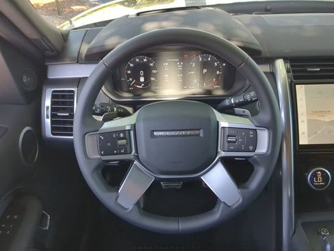 Used 2025 Land Rover Discovery Dynamic SE AWD/4WD image 25