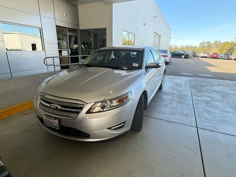Used 2010 Ford Taurus Limited image 3
