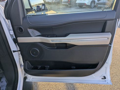 Used 2024 Ford Expedition Limited image 35
