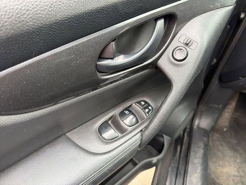 Used 2020 Nissan Rogue S image 13