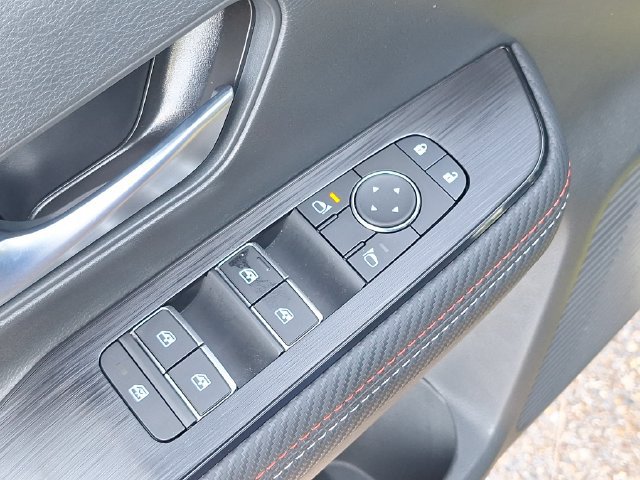 Certified 2025 Nissan Kicks SR AWD/4WD image 12