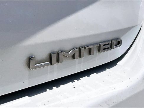 Used 2021 Toyota Highlander Limited FWD image 9