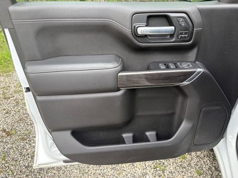 Used 2020 Chevrolet Silverado 1500 LTZ AWD/4WD image 3