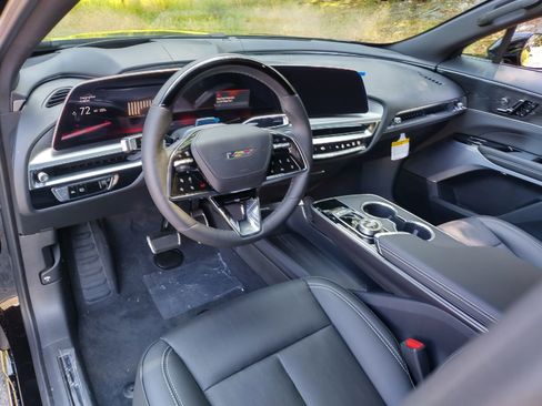 New 2026 Cadillac Lyriq V w/ LPO, Bronce Accent Package image 13