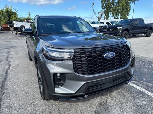 Used 2025 Ford Explorer ST-Line w/ ST-Line Street Pack AWD/4WD image 56