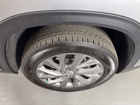 Used 2025 Buick Enclave Preferred FWD image 11