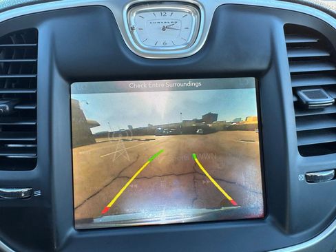 Used 2017 Chrysler 300 Limited image 28