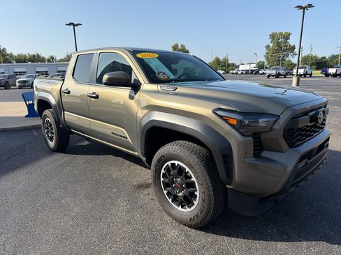 Used 2025 Toyota Tacoma TRD Off-Road w/ TRD Off Road Upgrade Package AWD/4WD image 3