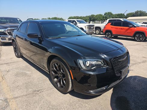 Used 2022 Chrysler 300 Touring w/ Sport Appearance Package RWD image 2