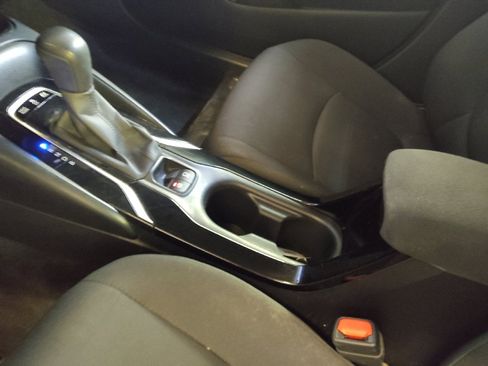 Used 2021 Toyota Corolla LE image 26