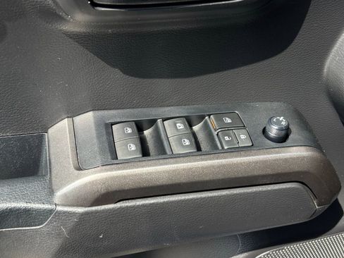 Used 2022 Toyota Tacoma SR5 w/ Technology Package image 13