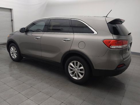 Used 2017 Kia Sorento L image 3