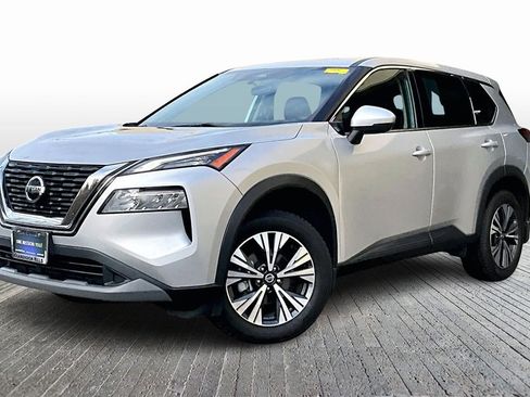 Used 2021 Nissan Rogue SV image 3