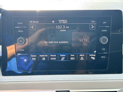 Used 2025 Volkswagen Taos SE AWD/4WD image 25