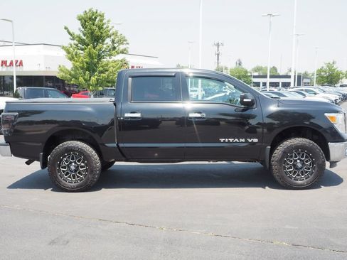 Used 2018 Nissan Titan SV AWD/4WD image 8