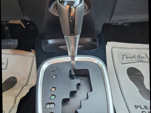 Used 2016 Toyota Yaris SE image 23