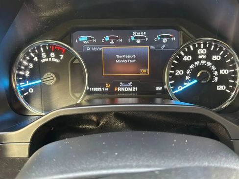 Used 2016 Ford F150 Platinum w/ Equipment Group 701A Luxury image 15