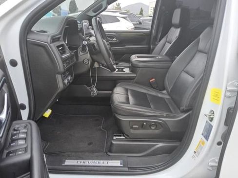 Used 2023 Chevrolet Suburban RST w/ Sport Performance Package AWD/4WD image 3