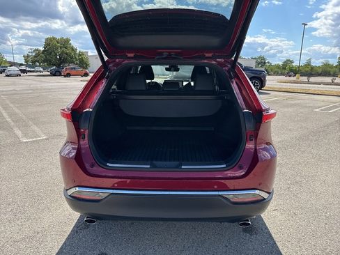 Used 2023 Toyota Venza XLE image 19