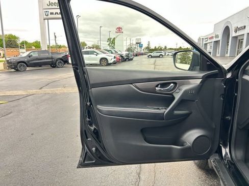 Used 2019 Nissan Rogue SV w/ Premium Package AWD/4WD image 23