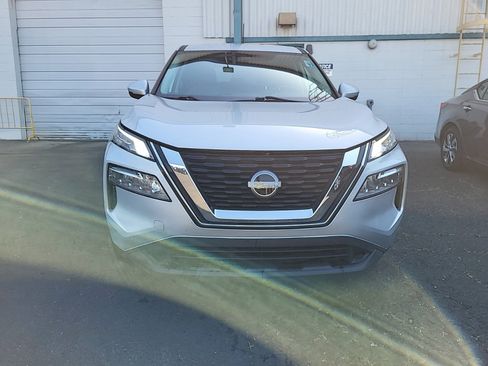 Used 2022 Nissan Rogue SV AWD/4WD image 2