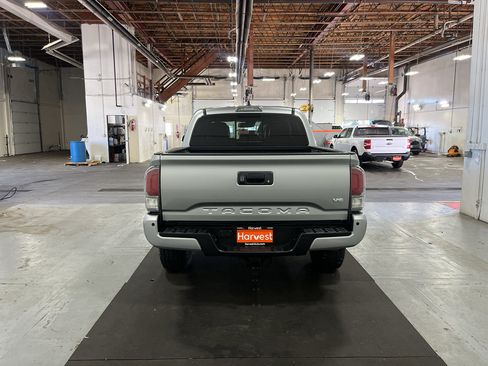 Used 2022 Toyota Tacoma TRD Sport w/ TRD Premium Sport Package AWD/4WD image 7