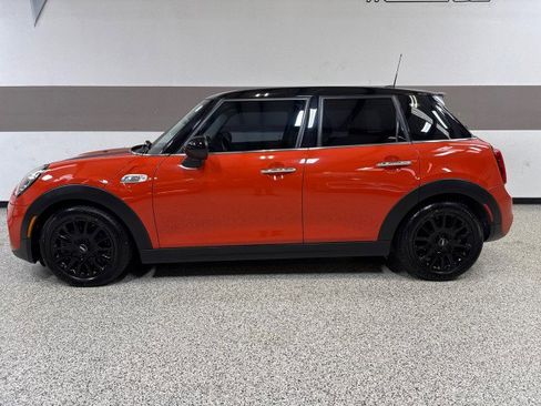 Used 2019 MINI Cooper S w/ Premium Package image 5