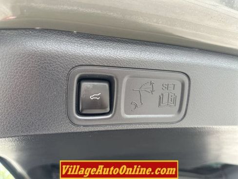 Used 2024 Ford Expedition XLT AWD/4WD image 42