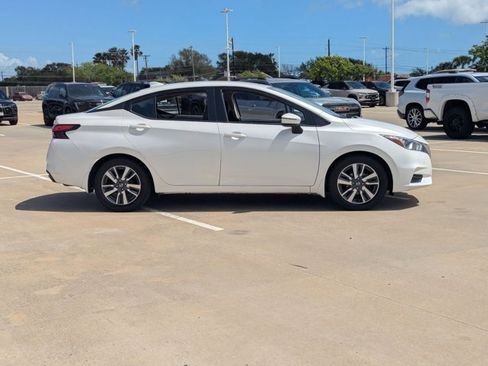 Used 2020 Nissan Versa SV image 4