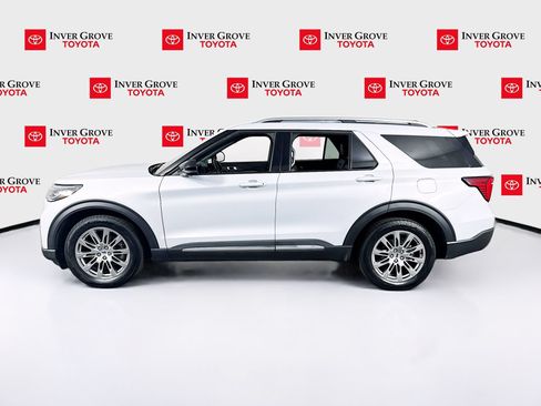 Used 2025 Ford Explorer Platinum AWD/4WD image 8