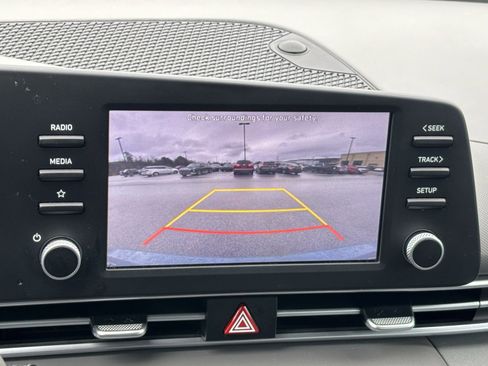 Used 2022 Hyundai Elantra SEL image 8