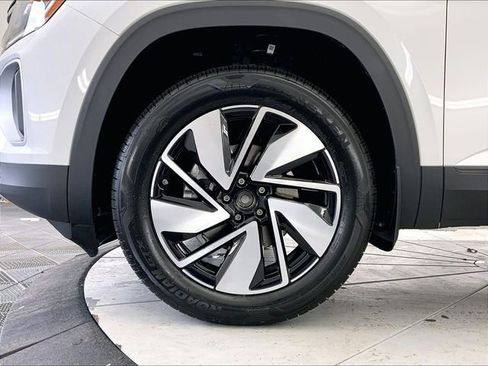 New 2026 Volkswagen Atlas SE image 12