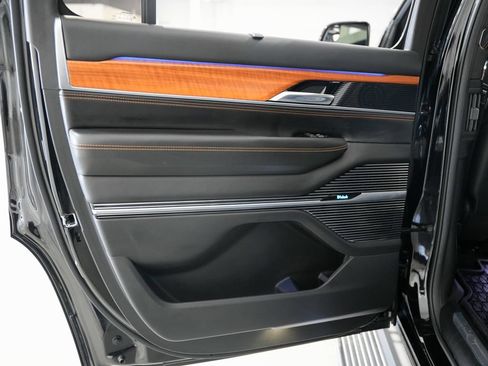 Used 2022 Jeep Grand Wagoneer Series III w/ Rear Seat Video Group 1 AWD/4WD image 45