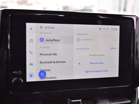 Used 2025 Toyota Corolla LE image 13