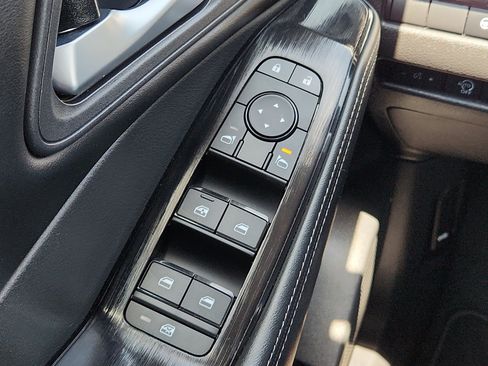 Used 2025 Nissan Rogue SV FWD image 15