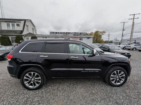 Used 2017 Jeep Grand Cherokee Overland AWD/4WD image 5