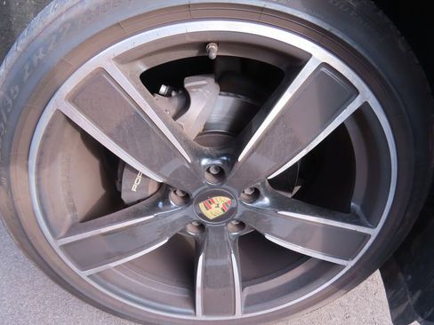 Used 2019 Porsche Cayenne image 18