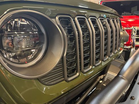 Used 2023 Jeep Wrangler Unlimited Rubicon 392 image 25