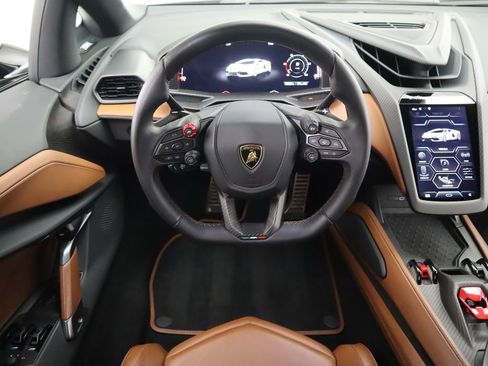 Used 2024 Lamborghini Revuelto image 10