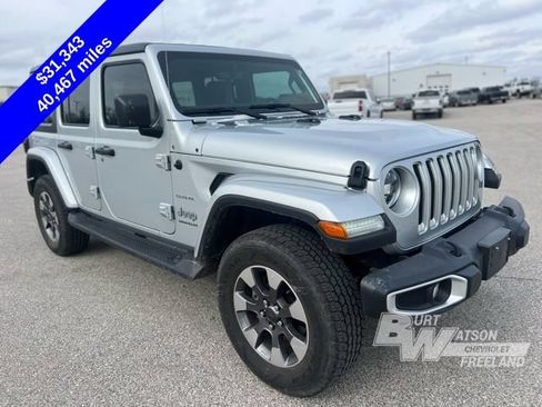 Used 2023 Jeep Wrangler Unlimited Sahara w/ LED Lighting Group AWD/4WD image 8