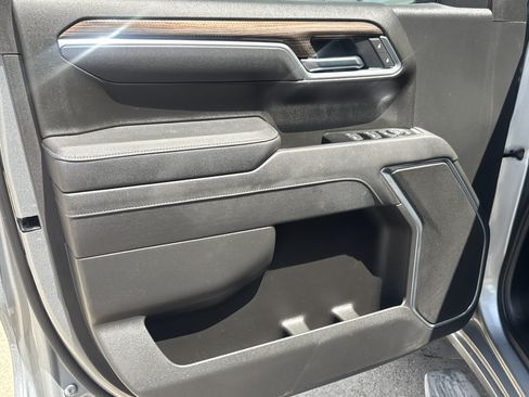 Used 2025 Chevrolet Silverado 1500 LT w/ Leather Package RWD image 3