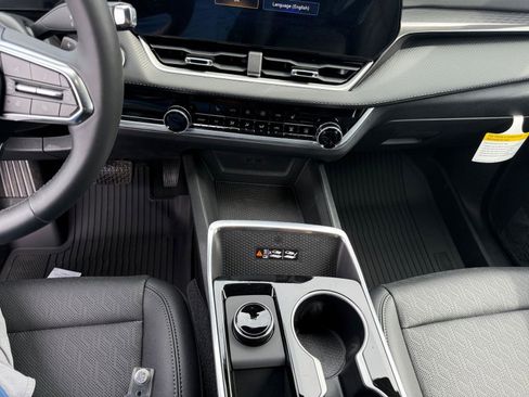 New 2026 Chevrolet Equinox LT w/ Convenience Package II AWD/4WD image 12