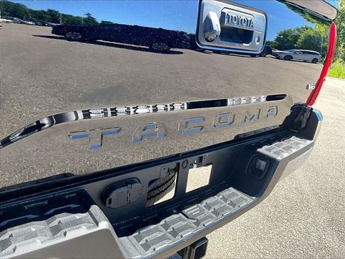 Used 2023 Toyota Tacoma SR5 AWD/4WD image 27