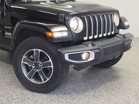 Used 2023 Jeep Wrangler Unlimited Sahara AWD/4WD image 2