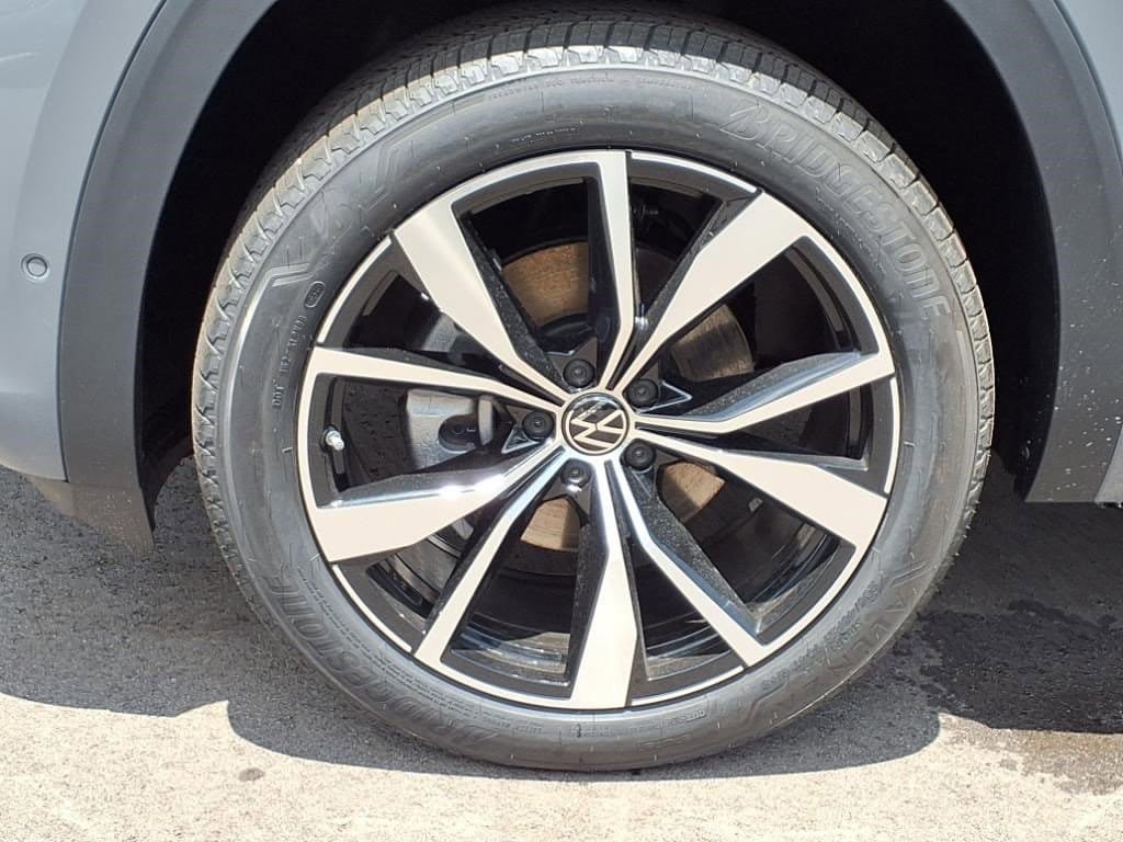 New 2025 Volkswagen Atlas Cross Sport SEL Premium R-Line AWD/4WD image 21
