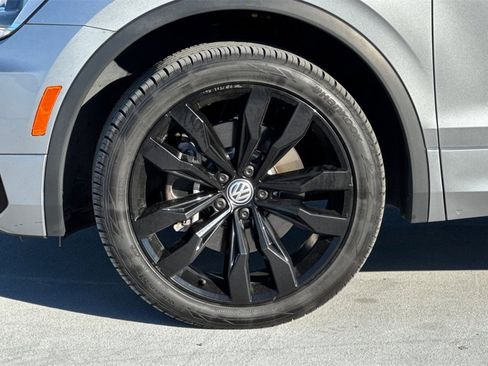 Used 2021 Volkswagen Tiguan SE R-Line image 25