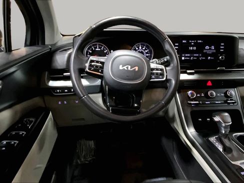 Used 2023 Kia Carnival LX FWD image 11