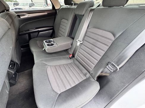 Used 2020 Ford Fusion SE FWD image 13