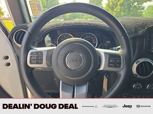Used 2015 Jeep Wrangler Unlimited Rubicon AWD/4WD image 15